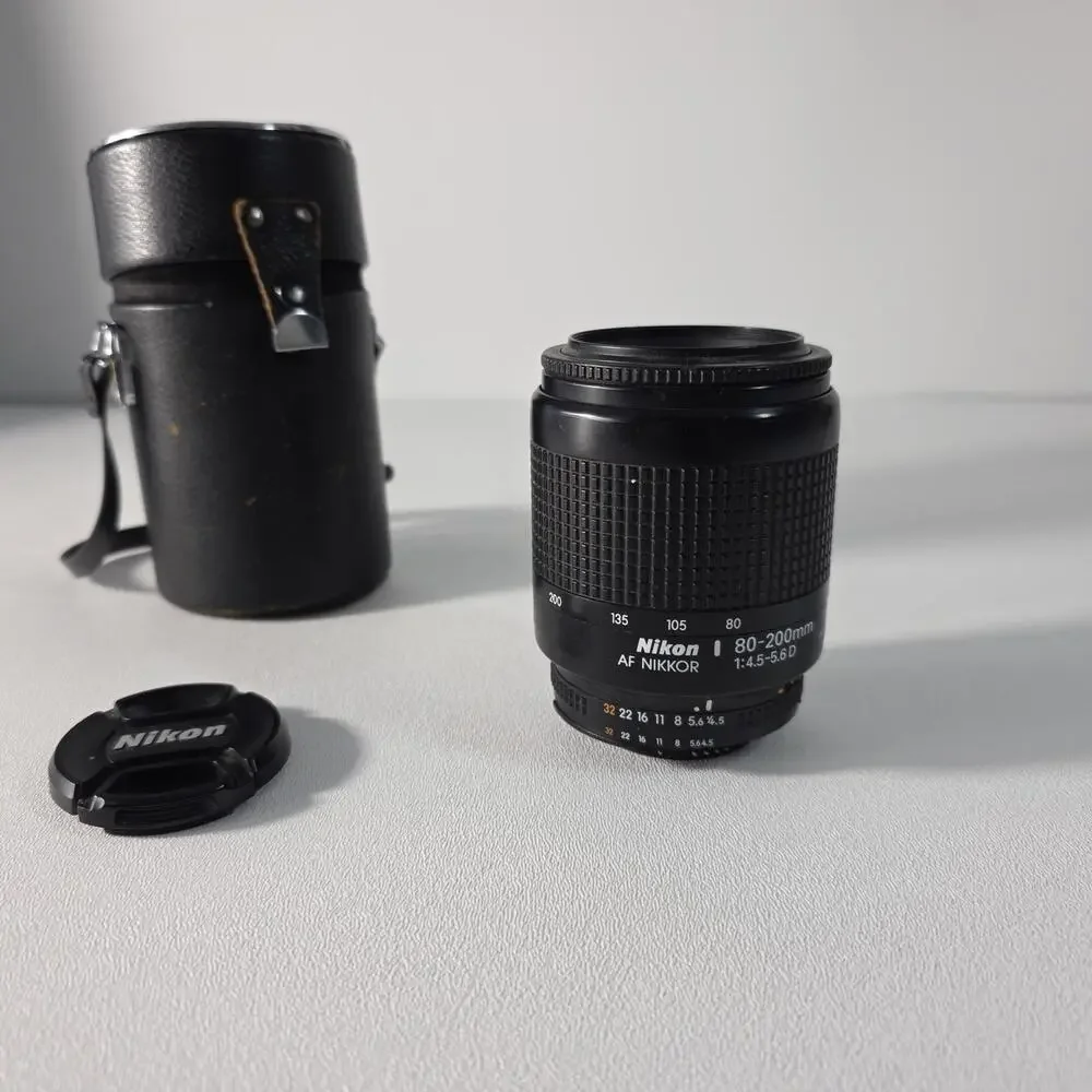 Nikon nikkor lens 80-200mm 1:4.5-5.6D AF With Case